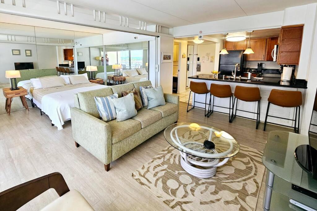 Ilikai Hotel Condo With Kitchen And Ocean View Гонолулу Экстерьер фото